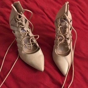 LACE UP PUMPS